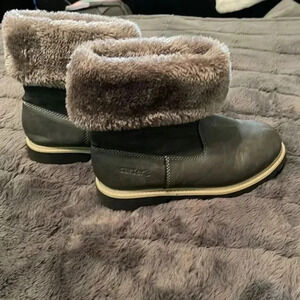 ♥️♥️Carters gray boots with fur